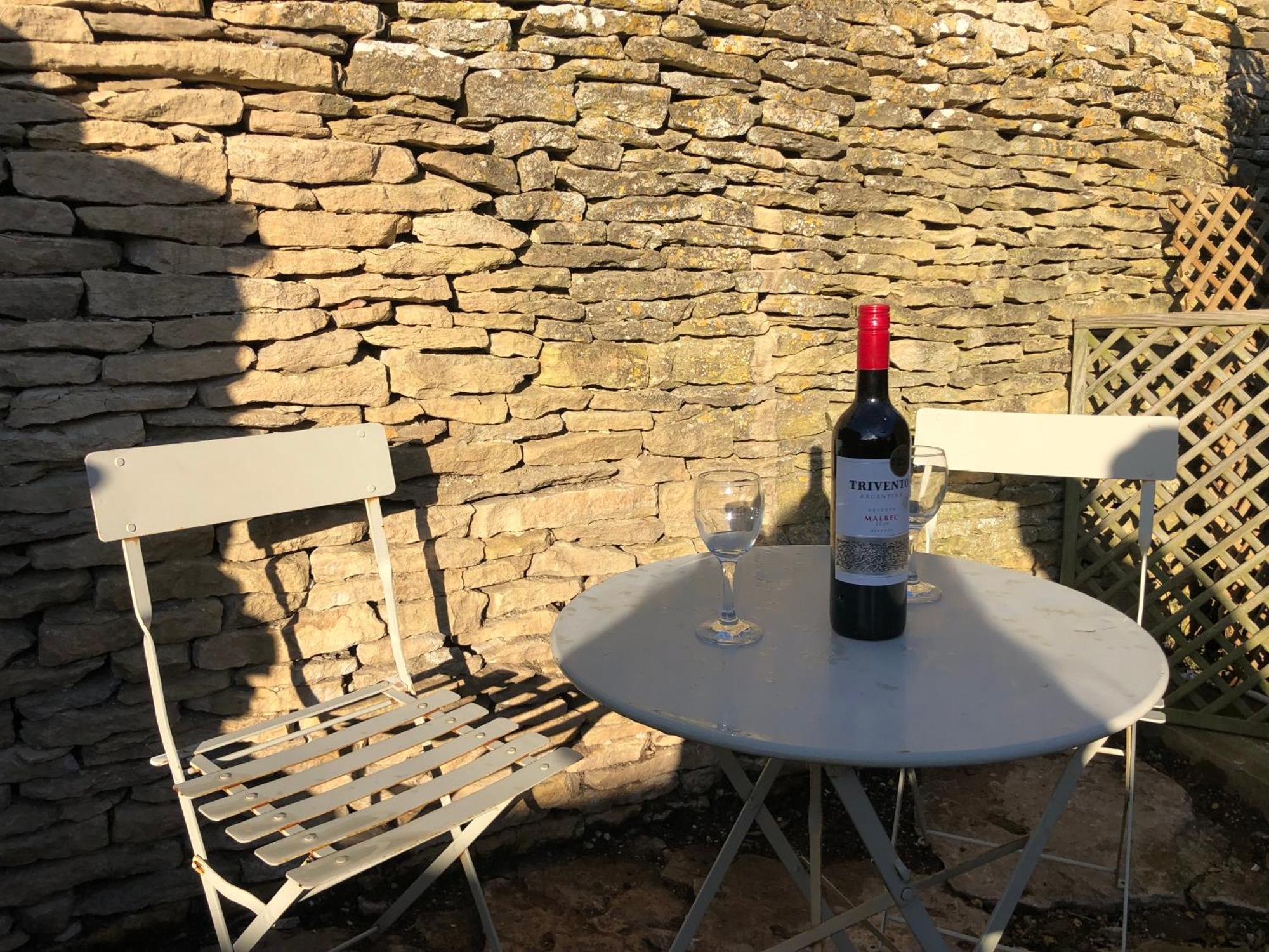 Green Valley, Cotswold Stay With Hamper Челтнъм Екстериор снимка