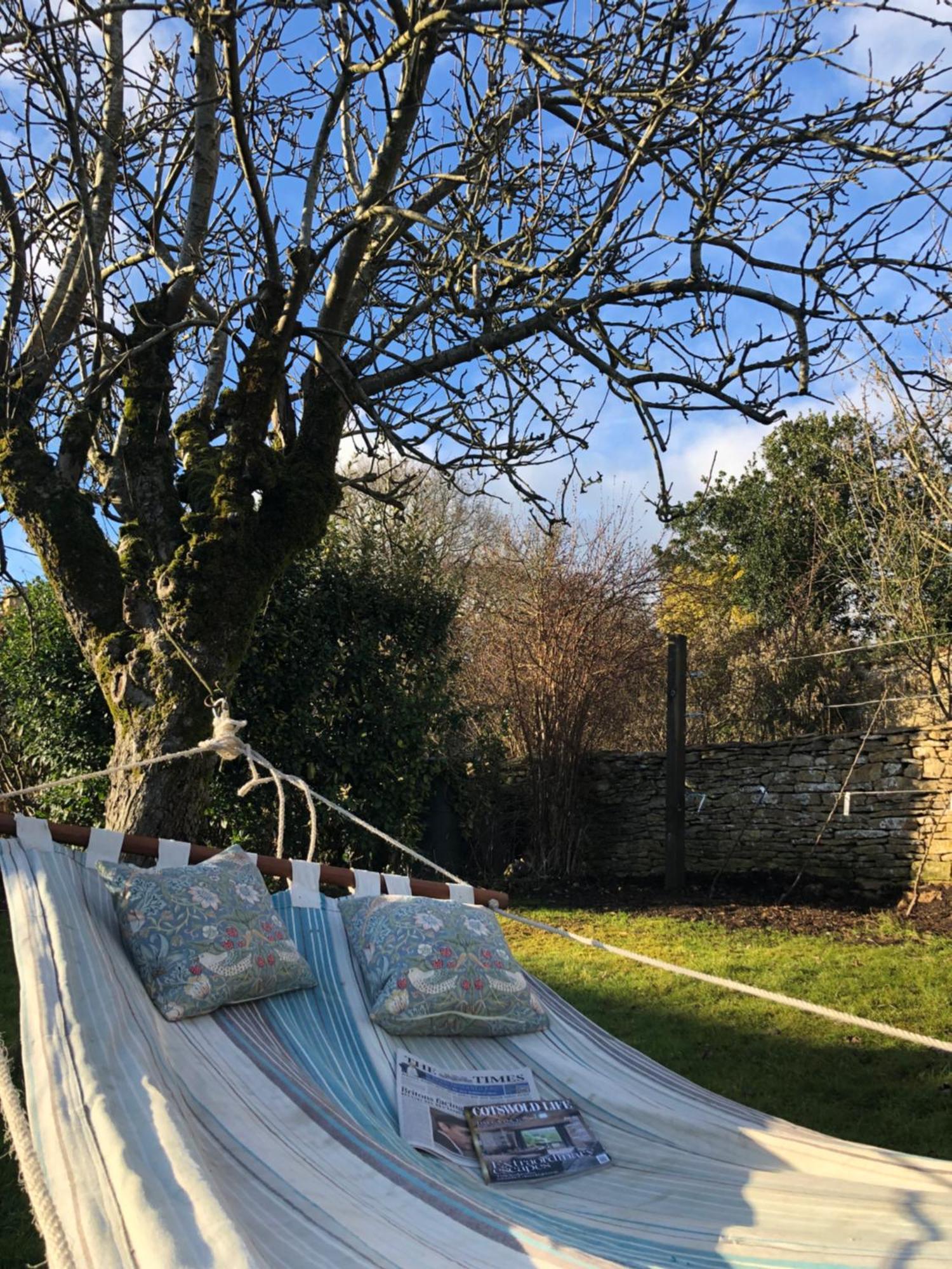Green Valley, Cotswold Stay With Hamper Челтнъм Екстериор снимка